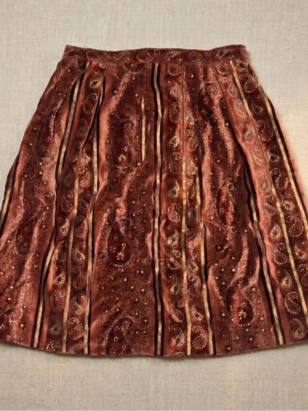 Vintage Italian M Embroidered Paisley Velvet Skirt - mauve burgundy